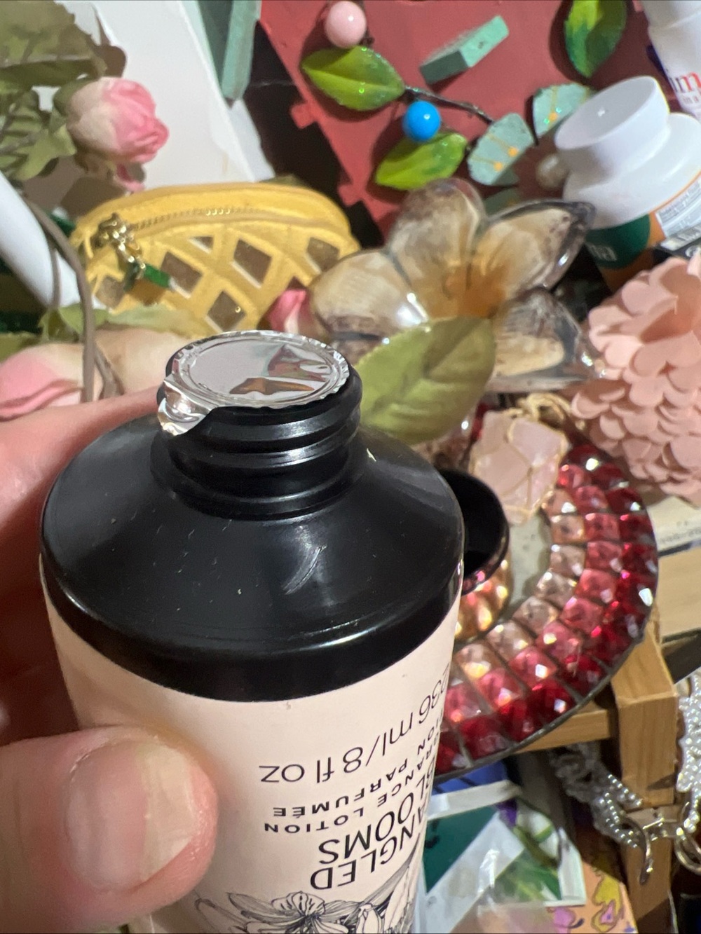 SEALED Victoria's Secret Tangled Blooms BODY LOTION full size. - Picture 4 of 4